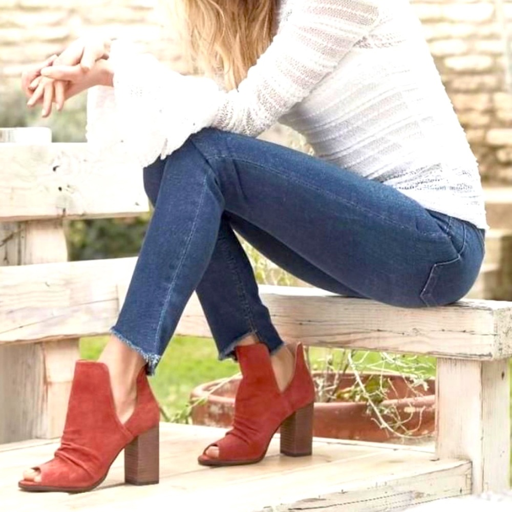 Kristin Cavalari by Chinese Laundry Booties 6.5